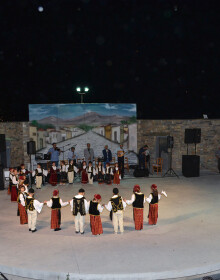 2016 - ΑΝΟΙΚΤΟ ΘΕΑΤΡΟ ΤΥΡΝΑΒΟΥ (ΠΑΡΑΣΤΑΣΗ ΜΕ Α.ΚΥΡΙΤΣΗ - Ν.ΦΙΛΙΠΠΙΔΗ)