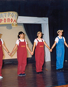 2003 - ΘΕΑΤΡΙΚΗ ΠΑΡΑΣΤΑΣΗ (Ω! ΤΙ ΚΟΣΜΟΣ ΜΠΑΜΠΑ)