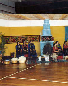 2005 - ΥΦΑΙΝΟΝΤΑΣ ΤΗΝ ΠΑΡΑΔΟΣΗ